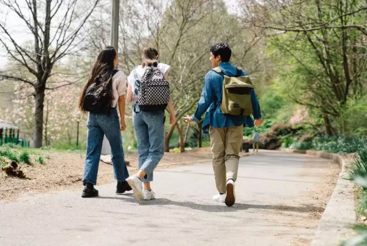 Perbedaan Antara Reflexive dan Personal Pronoun dalam Bahasa Inggris